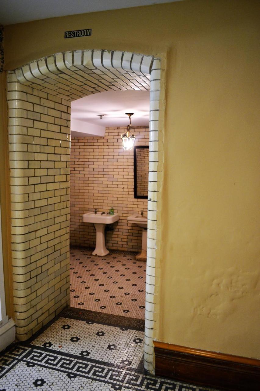 Hotel Gunter Frostburg Bagian luar foto